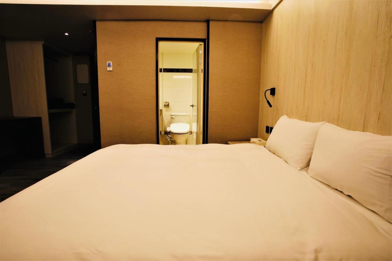 Golden Home Hotel Taipei Bagian luar foto