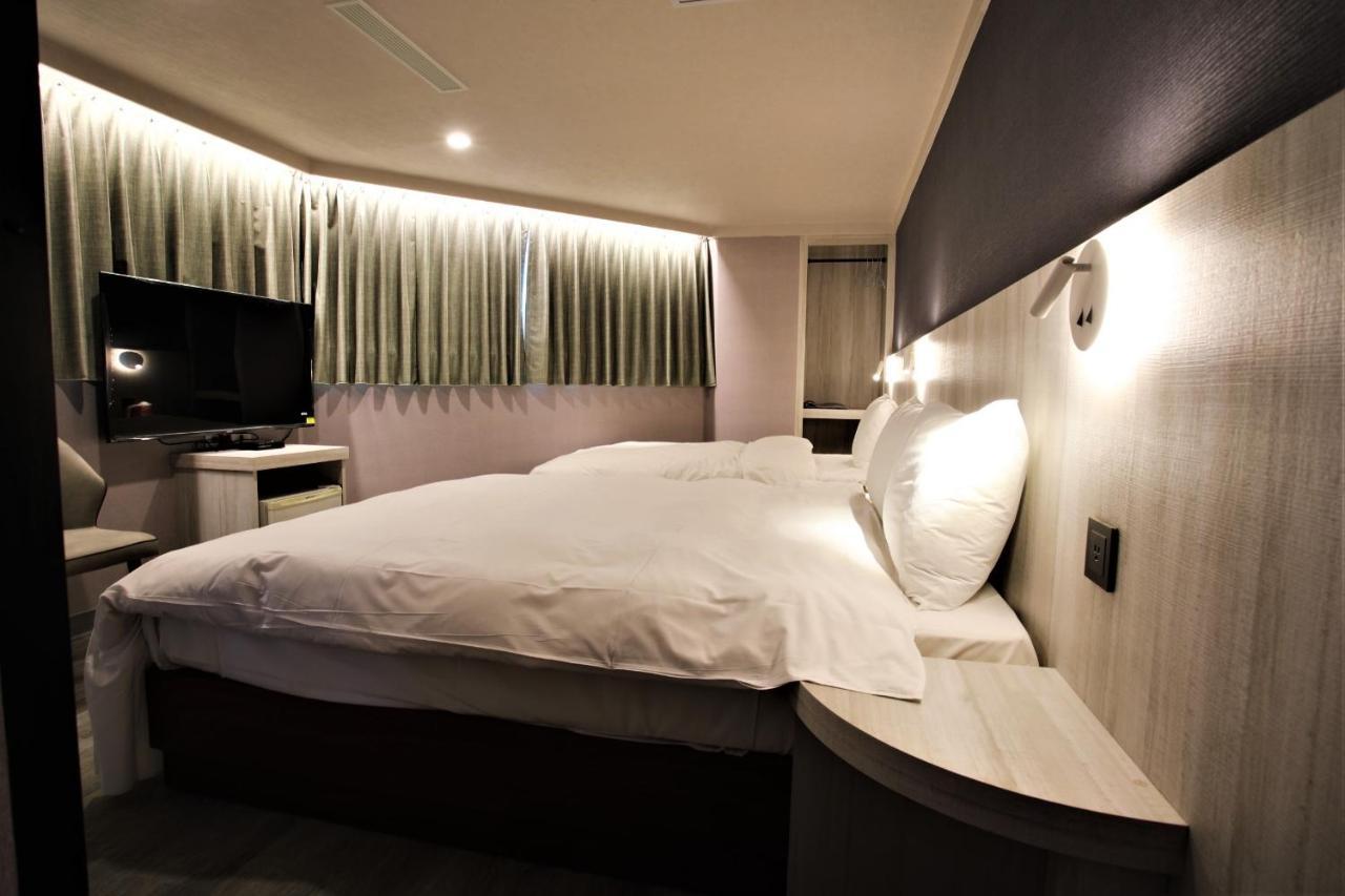Golden Home Hotel Taipei Bagian luar foto