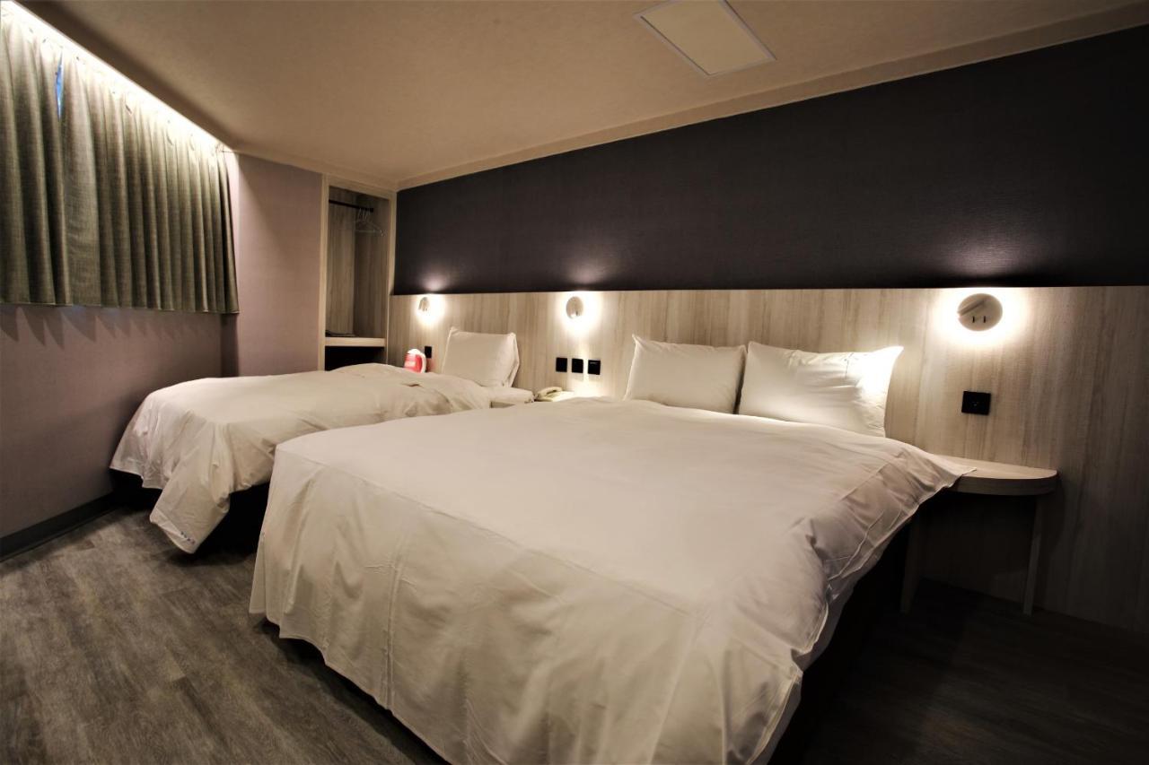 Golden Home Hotel Taipei Bagian luar foto