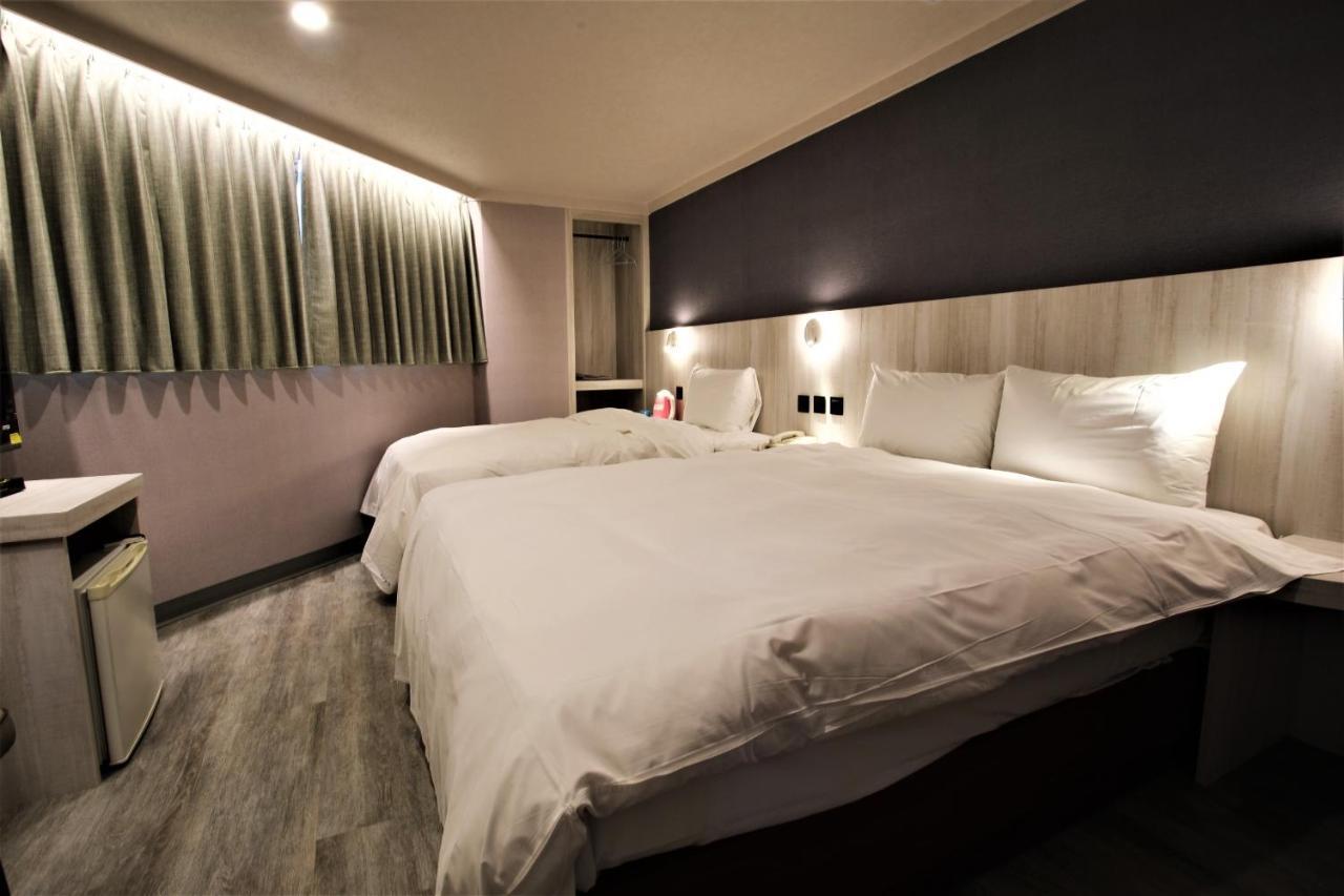 Golden Home Hotel Taipei Bagian luar foto