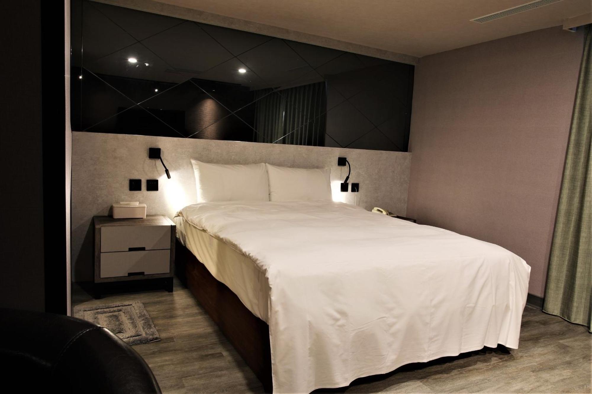 Golden Home Hotel Taipei Bagian luar foto
