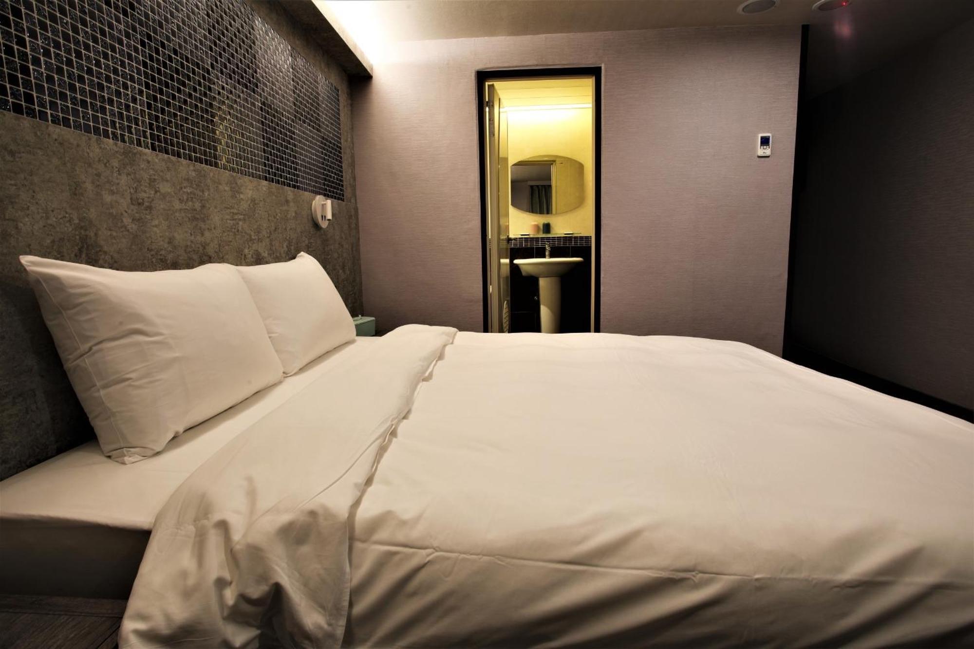 Golden Home Hotel Taipei Bagian luar foto