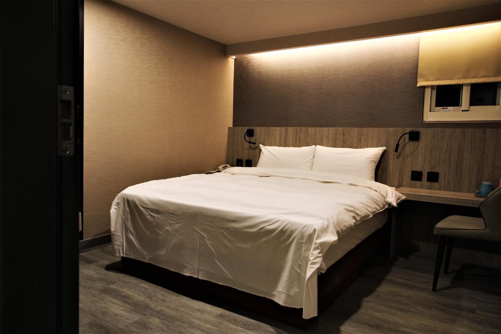 Golden Home Hotel Taipei Bagian luar foto