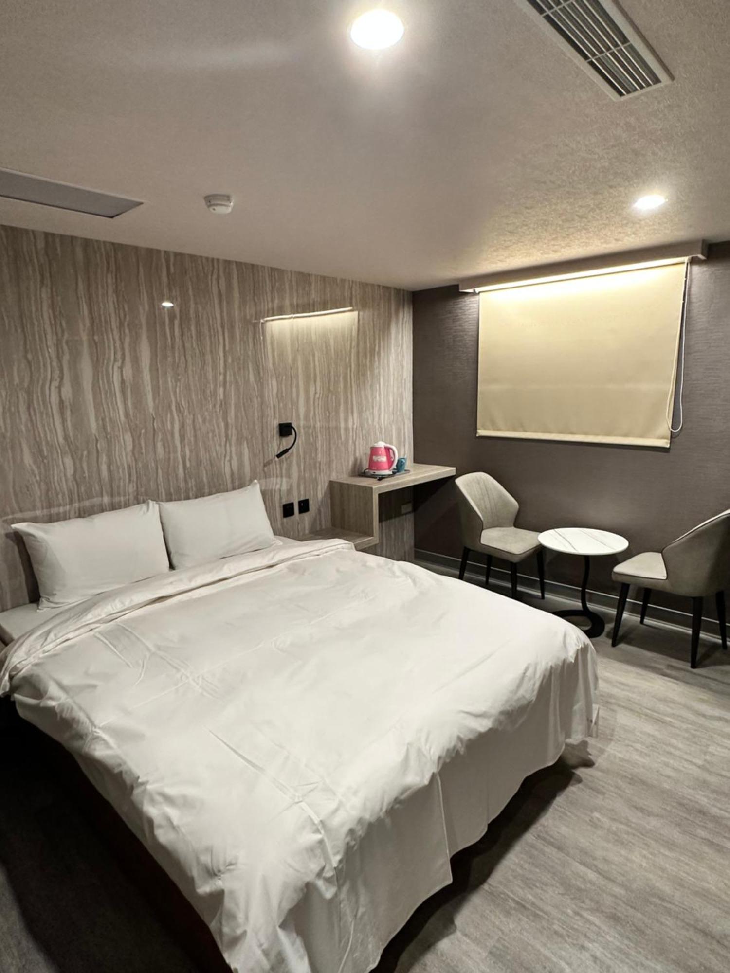 Golden Home Hotel Taipei Bagian luar foto