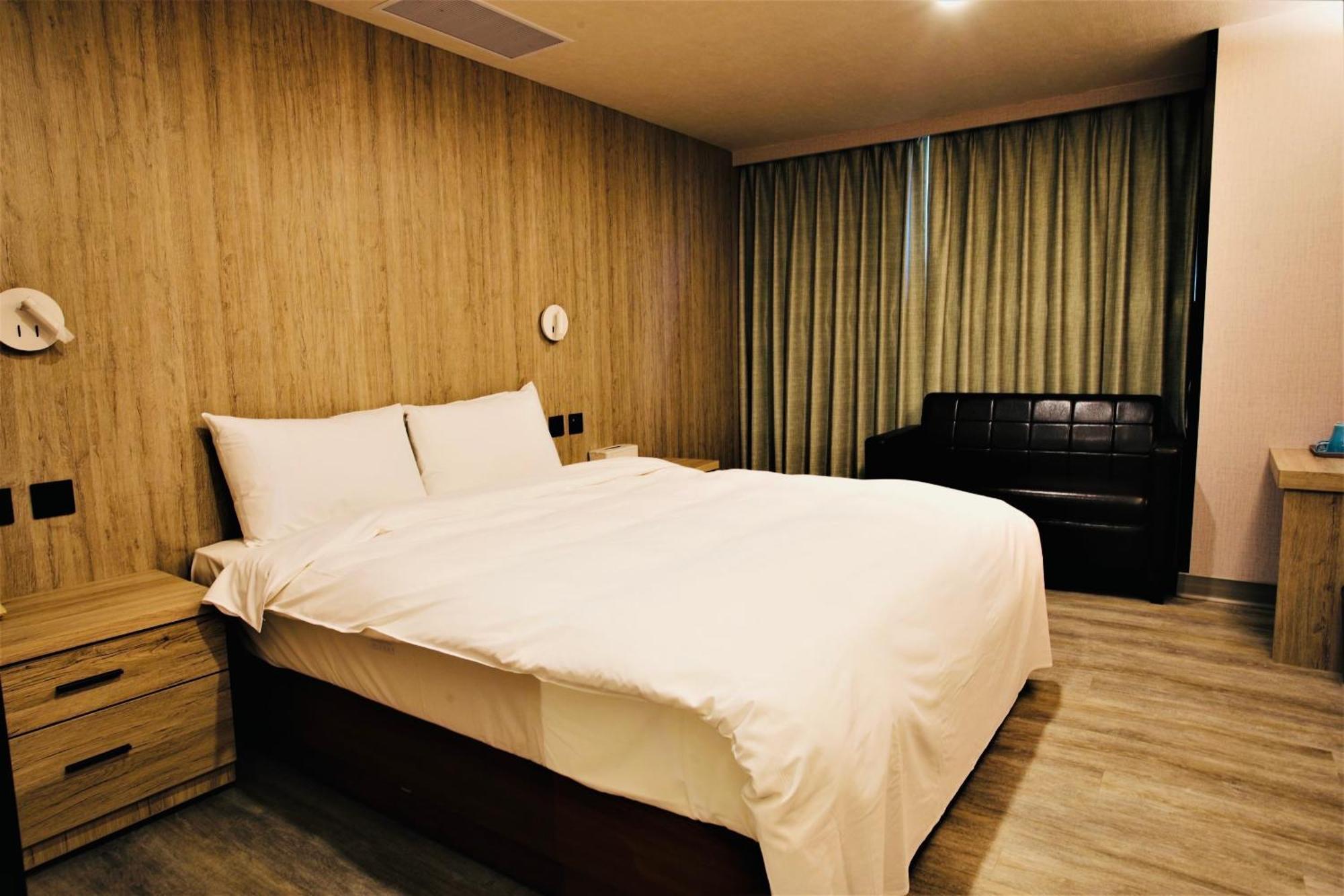 Golden Home Hotel Taipei Bagian luar foto