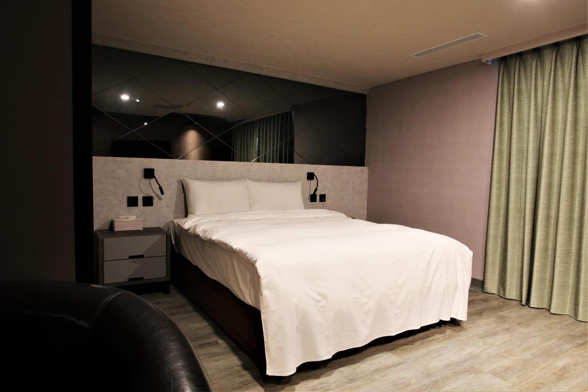 Golden Home Hotel Taipei Bagian luar foto