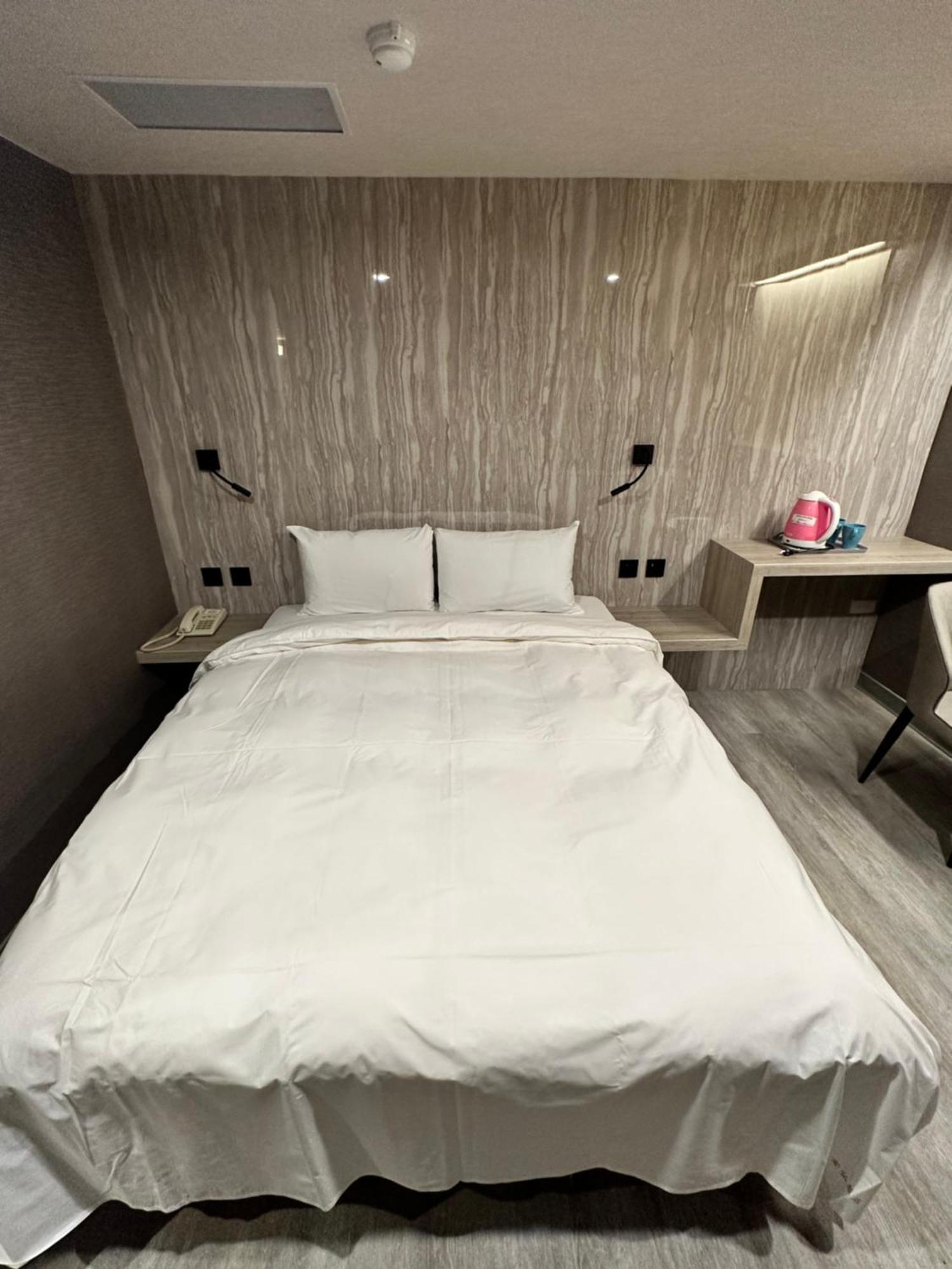 Golden Home Hotel Taipei Bagian luar foto