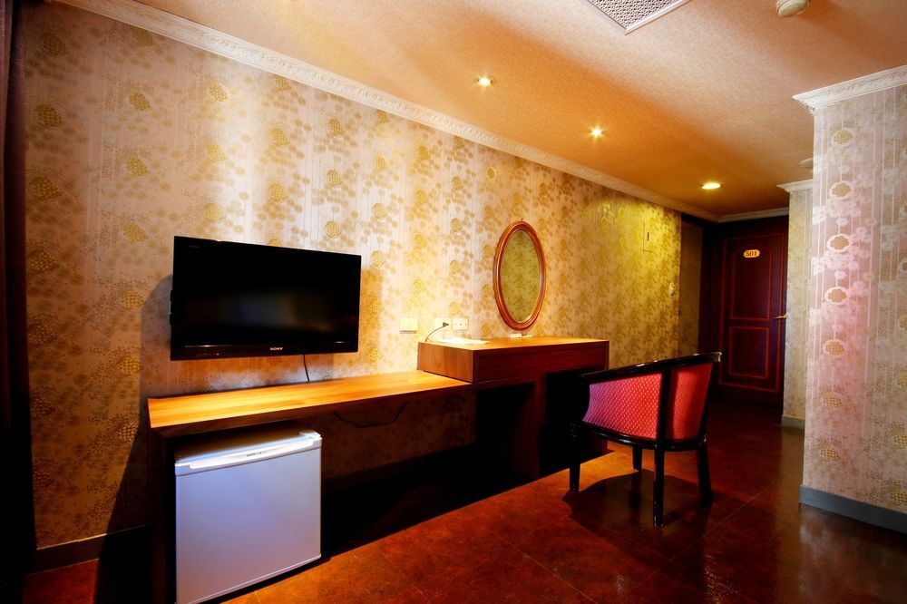 Golden Home Hotel Taipei Bagian luar foto