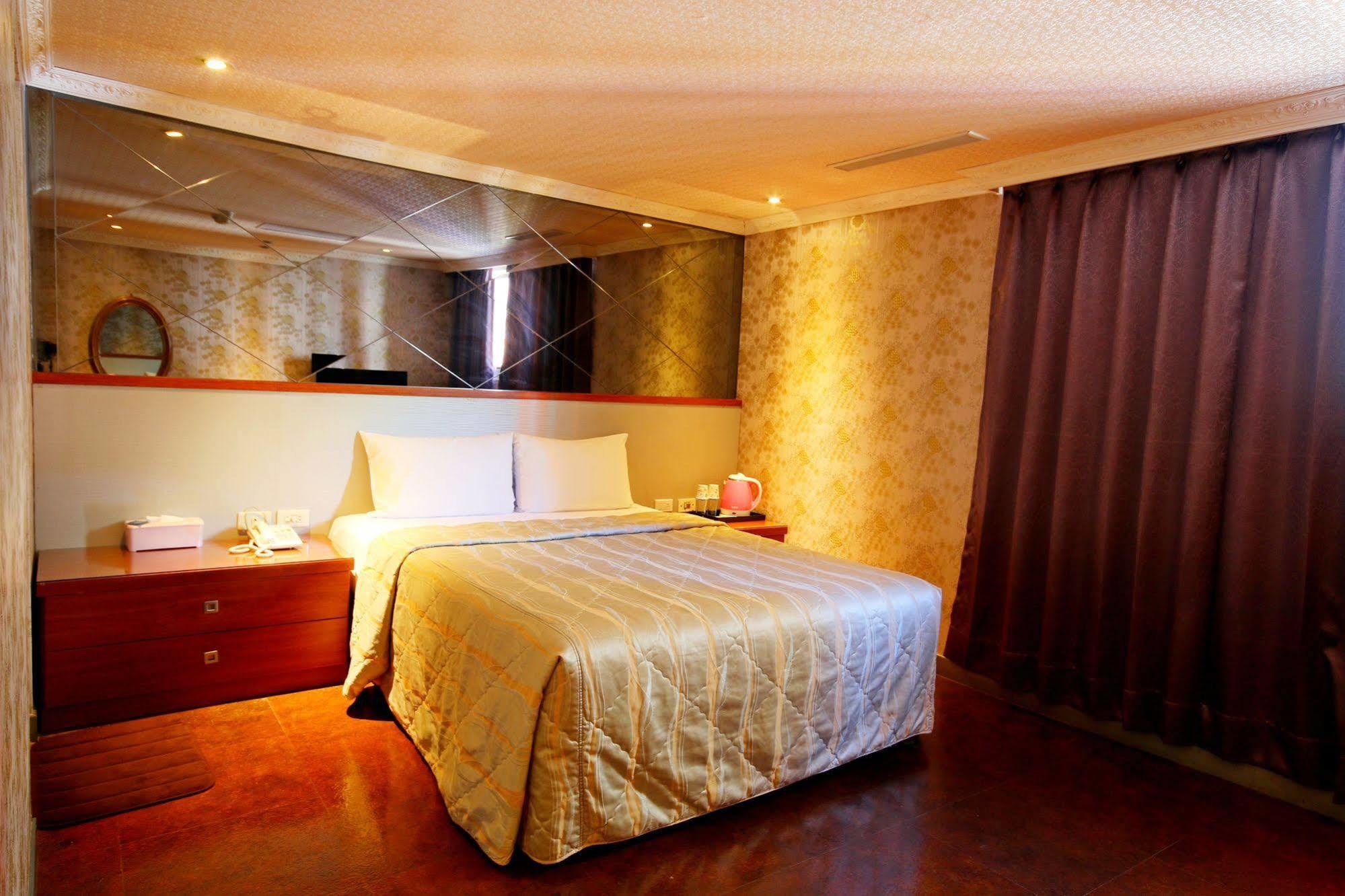 Golden Home Hotel Taipei Bagian luar foto