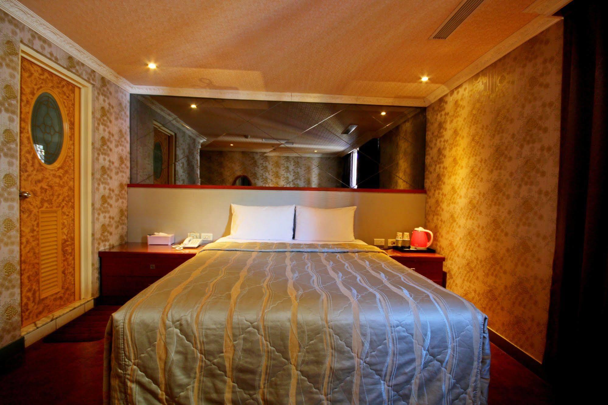 Golden Home Hotel Taipei Bagian luar foto